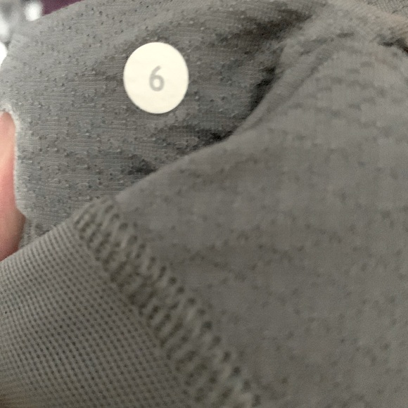 LULULEMON Gray Think Fast Pullover size 6 - Picture 11 of 11